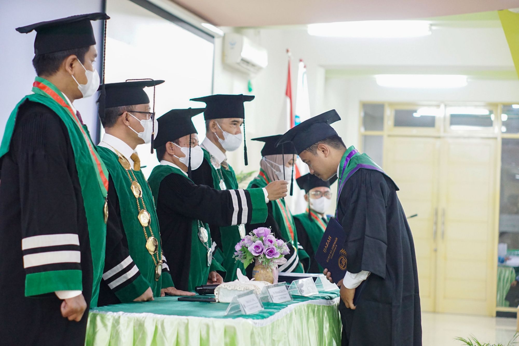 Wisuda STKIP Al Hikmah Surabaya di ruang marwah